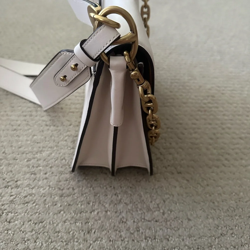 Coach elegant shoulder